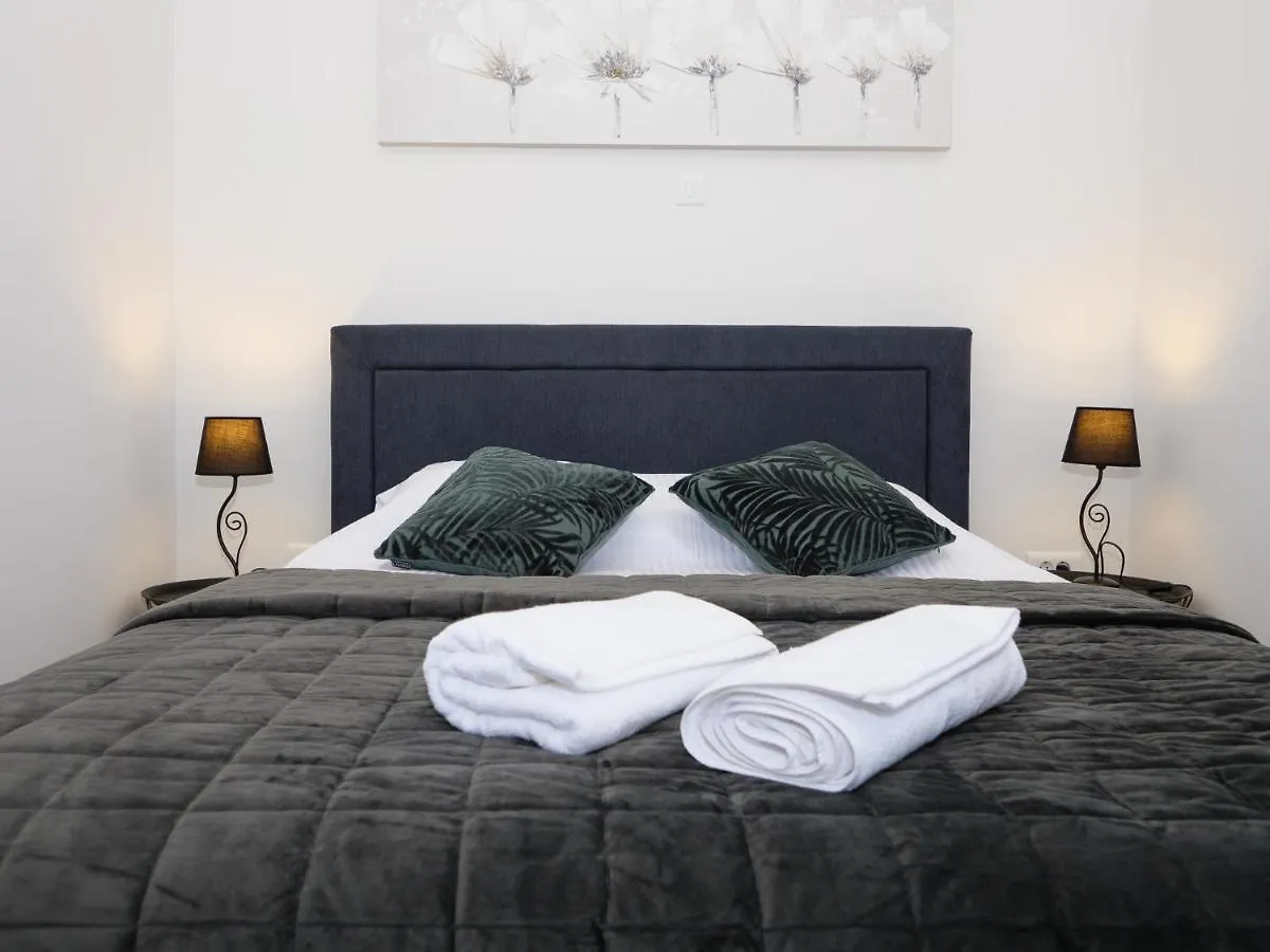 Arena Delight Studio Apartments Pola Croazia