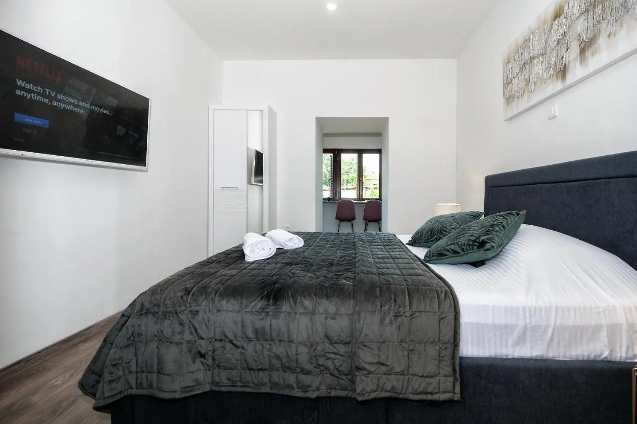 Arena Delight Studio Apartments Pola