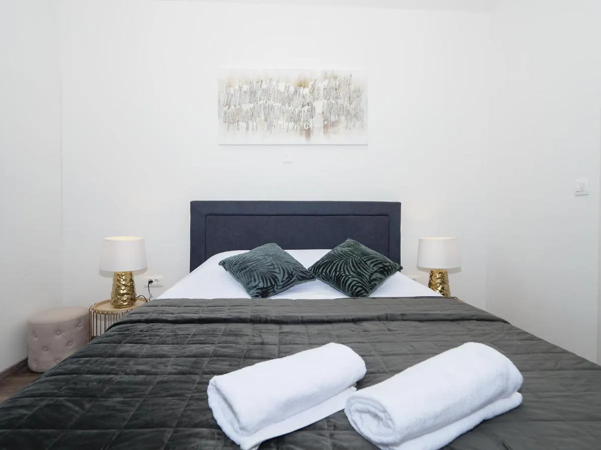 Arena Delight Studio Apartments Pola Croazia