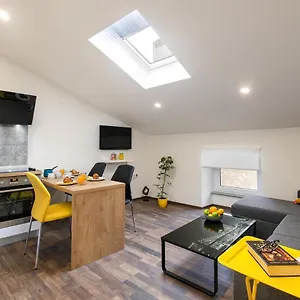 Hana - Attic In Center Pola
